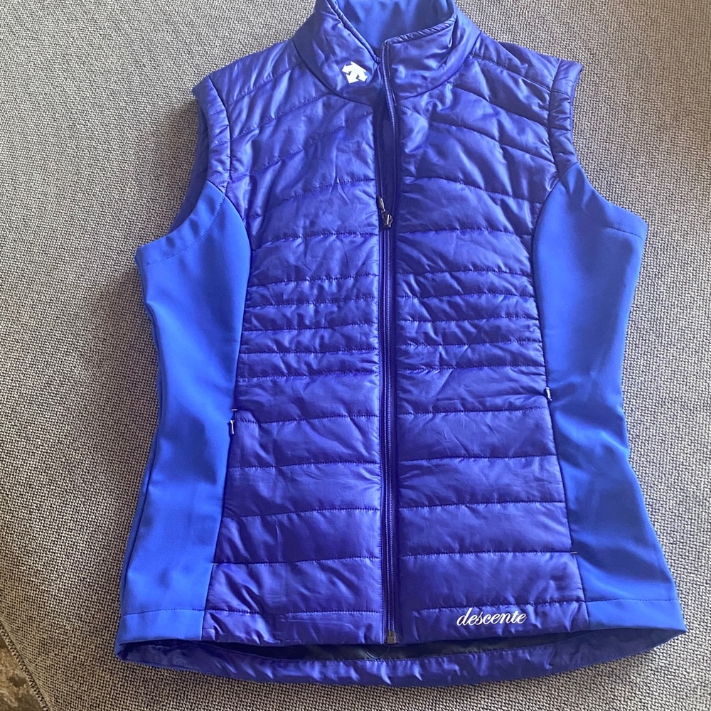 Descente NWOT Puffer Vest Women Size 10 Perfect for Skiing or Layers